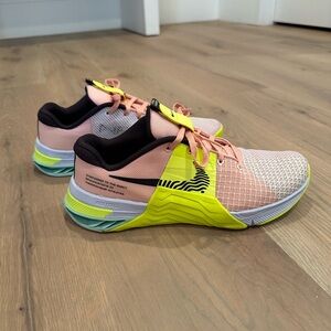 Nike Metcon 8. Barely worn. Great condition. Women’s 9.5